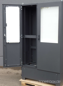 Floor cupboard, 2-door, partly open, Lippert box