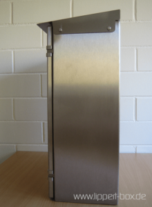 Stainless steel wall housing, with rain cover